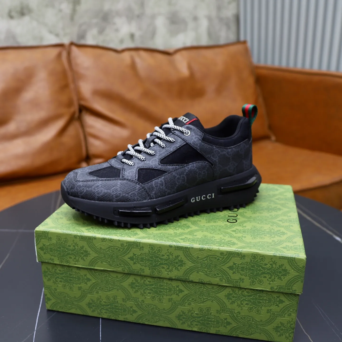 Men's shoes: 462💰🙅‍♂️🙅‍♂️🙅‍♂️ Brand: GUCCI Standard code: 38-44 (45 customized) Grade: Same as the official website Material: Original leather splicing Comfortable and breathable lining Original wear-resistant outsole Style category: Men's fashionable casual shoes Running sneakers Noble luxury brand elements Top luxury Color: actual picture color